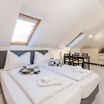 Apartment Jin Jang *